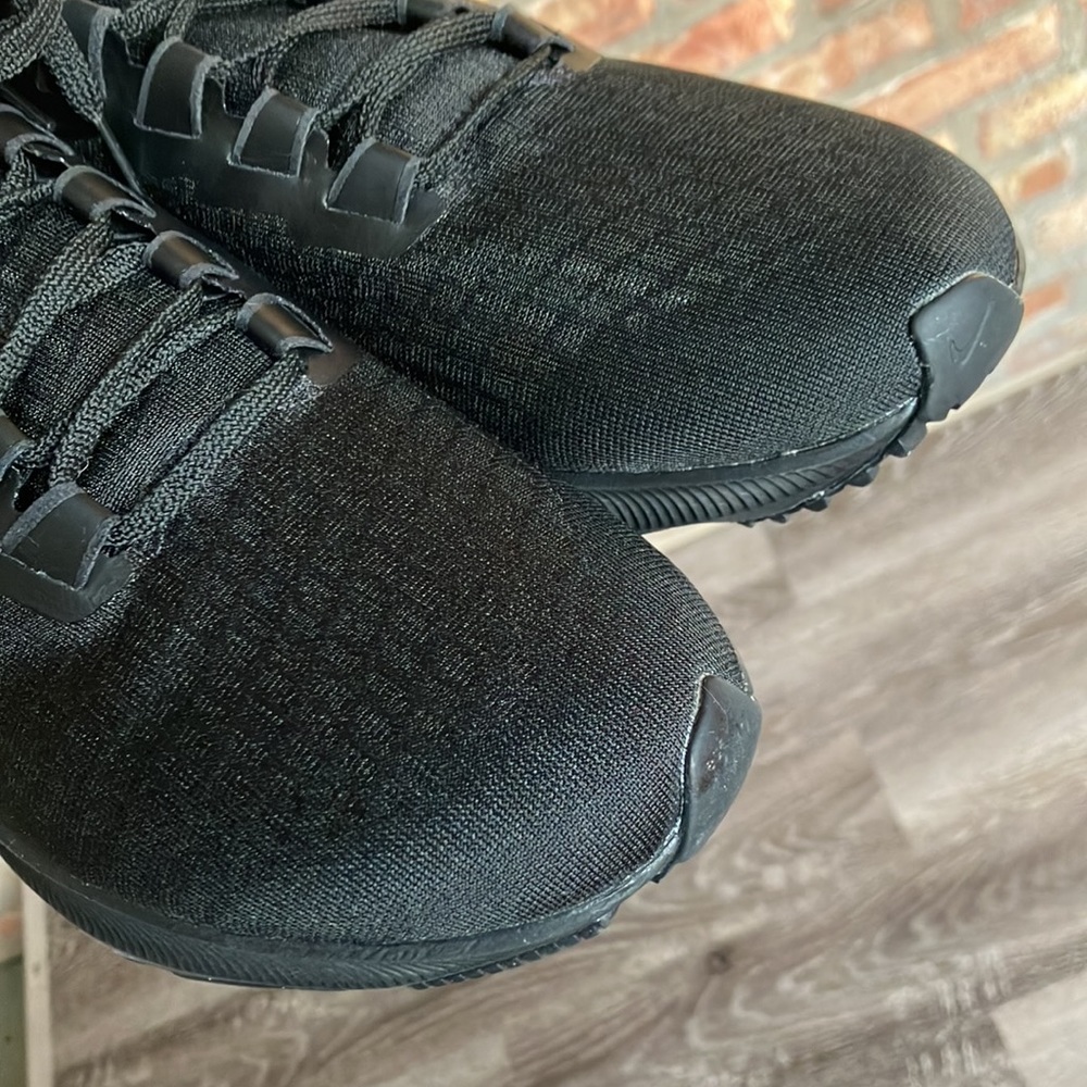 Nike - Picture 15 of 17